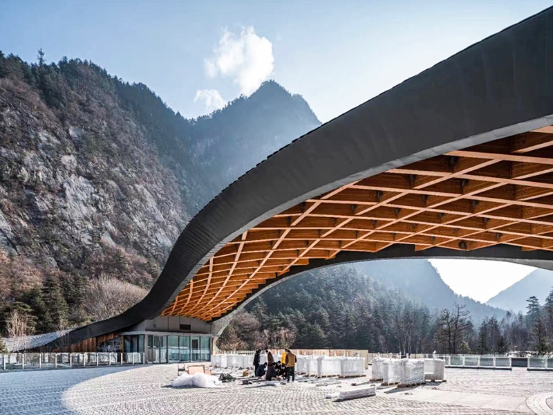 Dřevěné konstrukce servisní zařízení pro turisty v Jiuzhaigou
